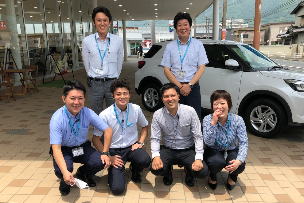 曽根店 営業スタッフ集合写真