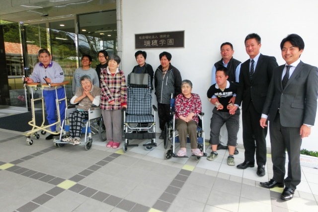 社会貢献活動 車いすを送ろう 瑞穂学園