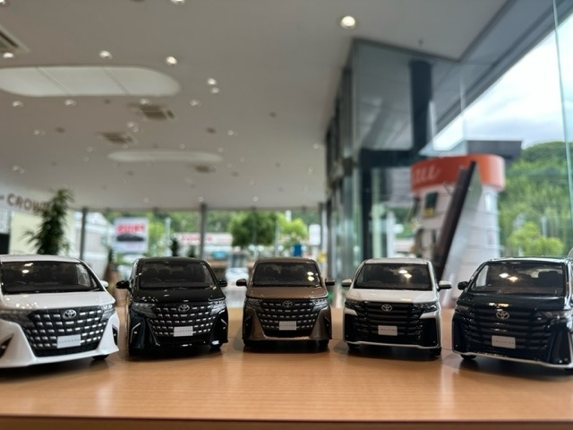 中間店🚙新型アルファード・ヴェルファイアのミニカー到着!!