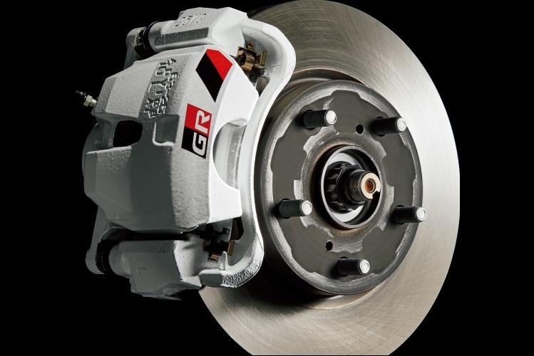 新車 GR プリウスα Tuning 専用ブレーキキャリパー