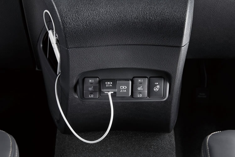 新車 シエンタ debut 充電用USB端子