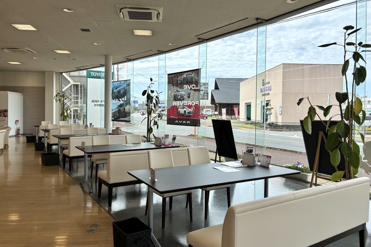 甘木朝倉店_スライド3番　商談テーブル