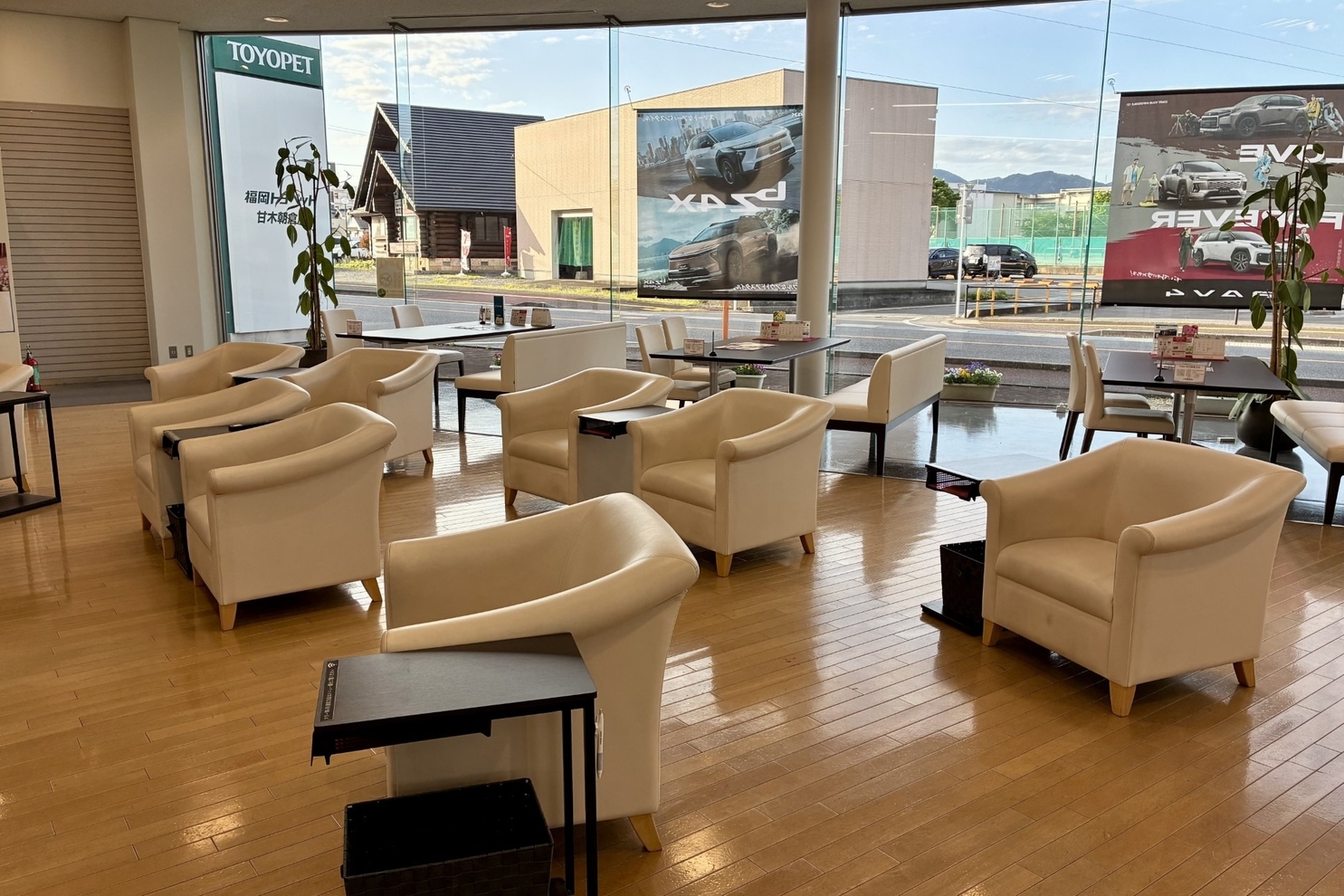 甘木朝倉店_スライド5番　サービス待合