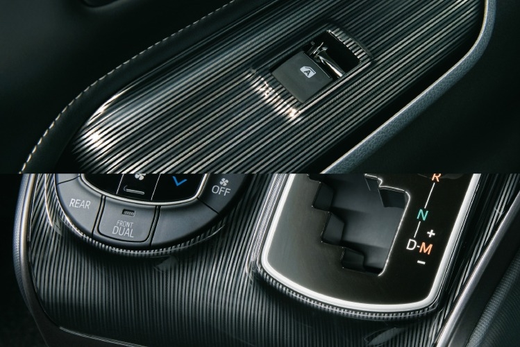 新車 エスクァイア 特別仕様車 INTERIOR フロントドアスイッチベース