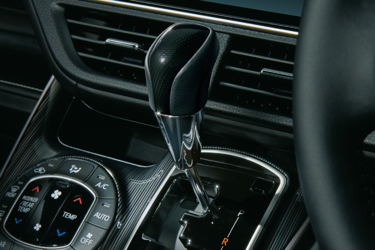 新車 エスクァイア 特別仕様車 INTERIOR 本革巻きシフトノブ